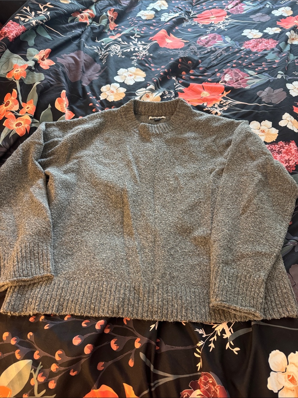 American Eagle Outfitters Gray Crewneck Sweater